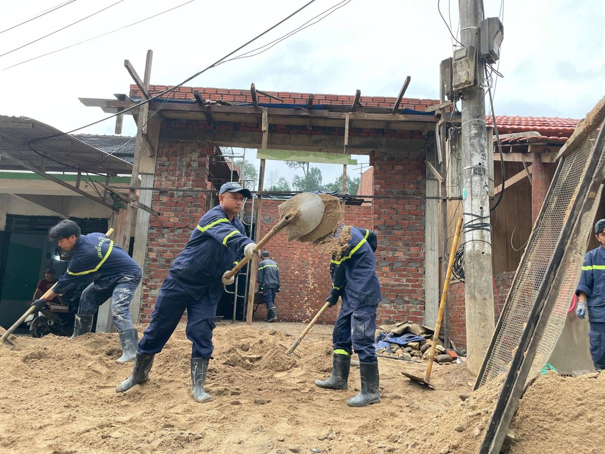 Phụ nữ Công an Đà Nẵng lên vùng cao "tiếp lửa" cho "Chiến dịch Quang Trung"- Ảnh 2.