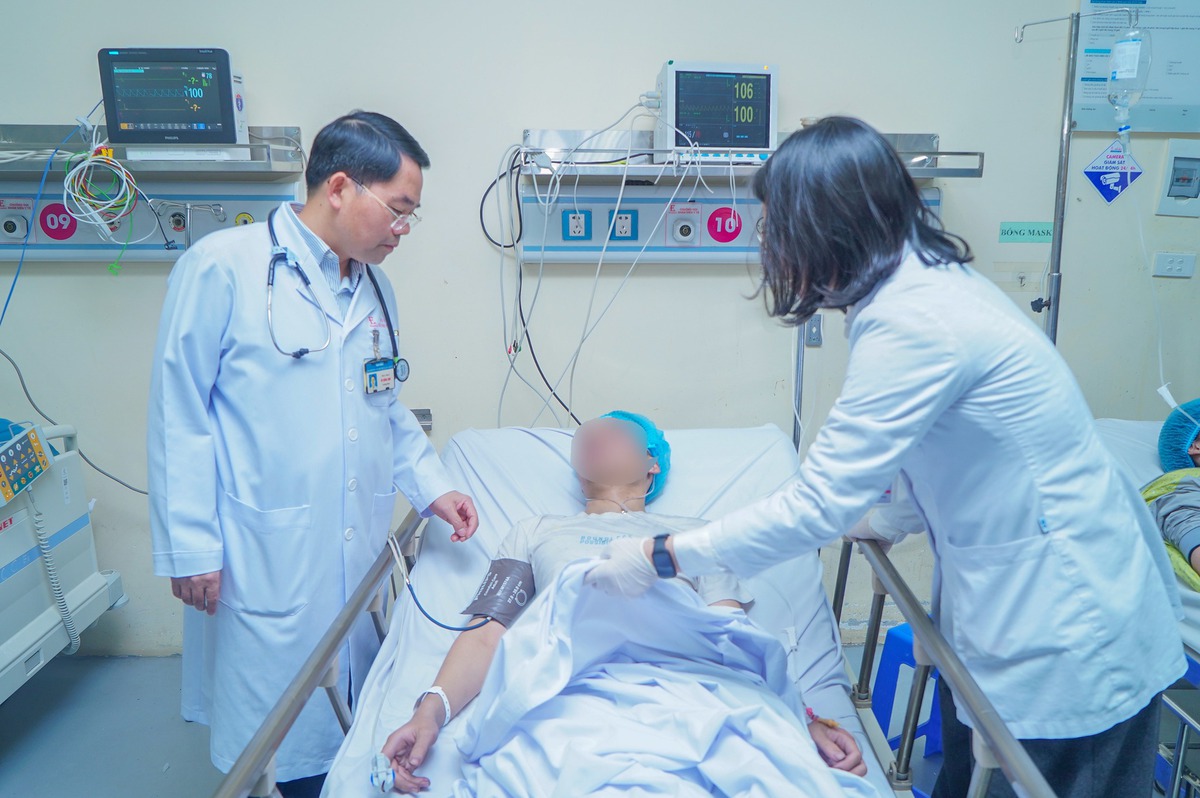 Tình trạng sức khỏe của 15 nạn nhân trong vụ cháy tại phố Trần Cung, Hà Nội- Ảnh 2.