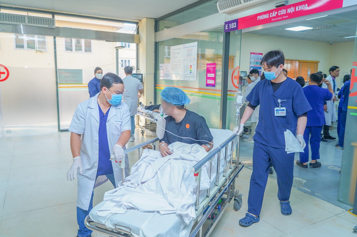 Tình trạng sức khỏe của 15 nạn nhân trong vụ cháy tại phố Trần Cung, Hà Nội- Ảnh 1.