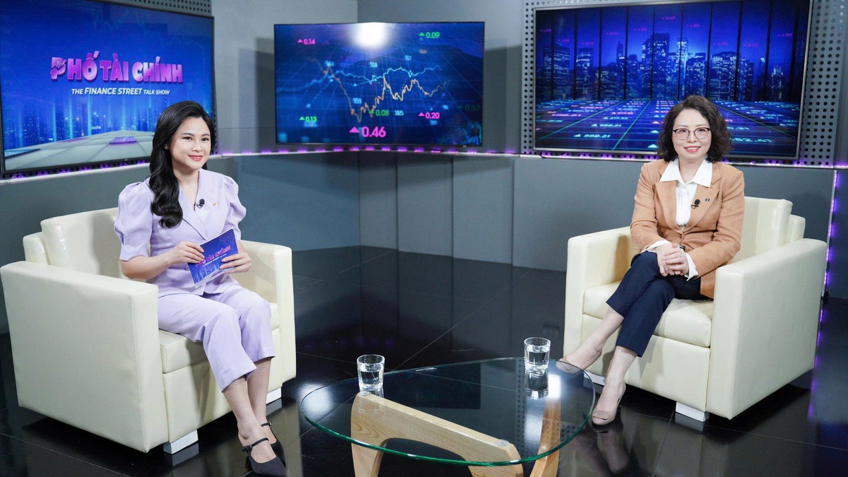 MC "Phố tài chính" tiết lộ lý do thường chọn trang phục màu tím để lên hình- Ảnh 1.