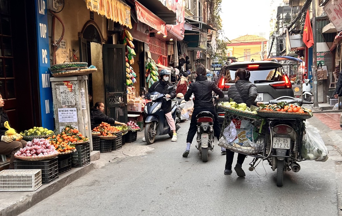 Hà Nội trước ngày "xóa sổ" 231 chợ cóc- Ảnh 3. Hà Nội trước ngày "xóa sổ" 231 chợ cóc- Ảnh 3.