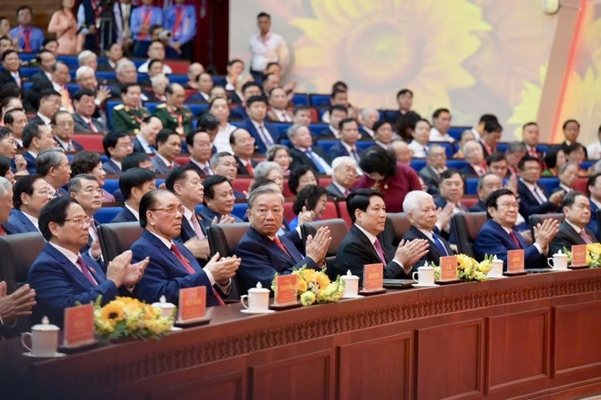 Tổng Bí thư Tô Lâm, Chủ tịch nước Lương Cường, Thủ tướng Phạm Minh Chính, Chủ tịch Quốc hội Trần Thanh Mẫn, và các đồng chí nguyên lãnh đạo Đảng, Nhà nước dự phiên khai mạc Đại hội Đại biểu Đảng bộ TPHCM lần thứ I, nhiệm kỳ 2025-2030. Ảnh: VGP