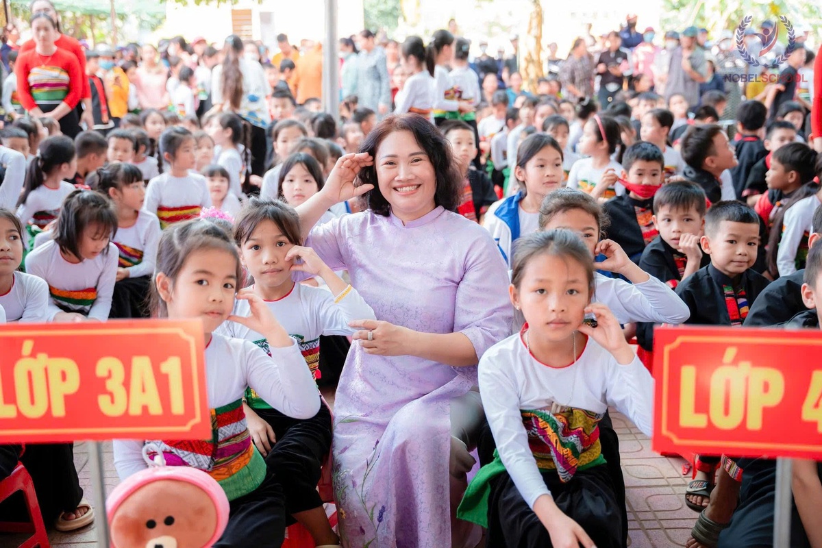 Nhà giáo Nguyễn Thị Lan bền bỉ cống hiến cho sự nghiệp trồng người- Ảnh 1.