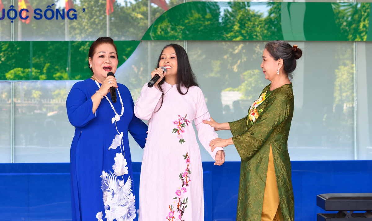 “Giai điệu yêu thương” tiếp sức bệnh nhân ung thư - Ảnh 1.