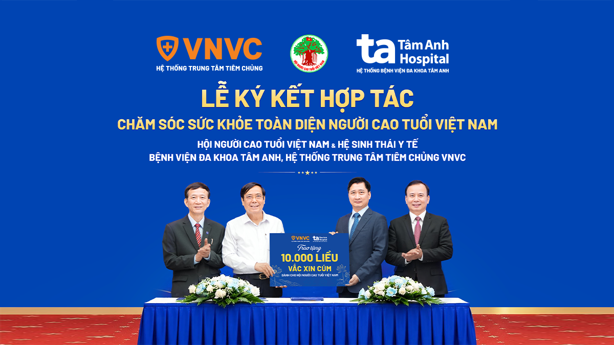Trao tặng 10.000 liều vắc xin cúm cho người cao tuổi- Ảnh 1.