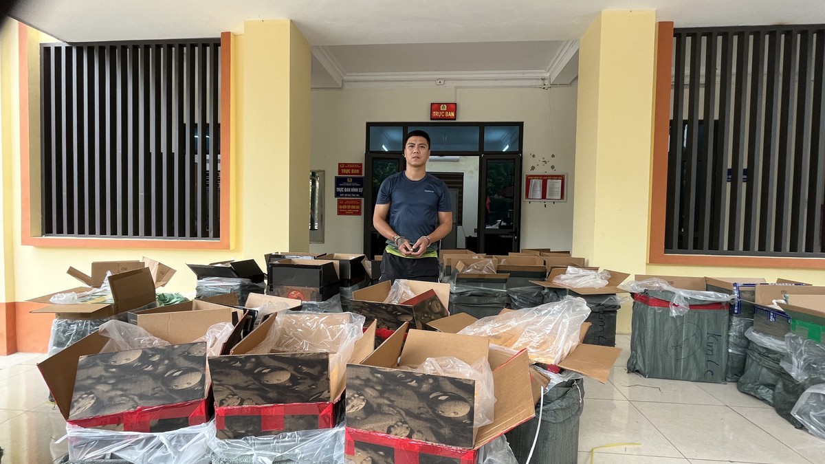 Triệt phá vụ vận chuyển 21.000 bao thuốc lá lậu từ Hà Nội đi Lào Cai - Ảnh 1.