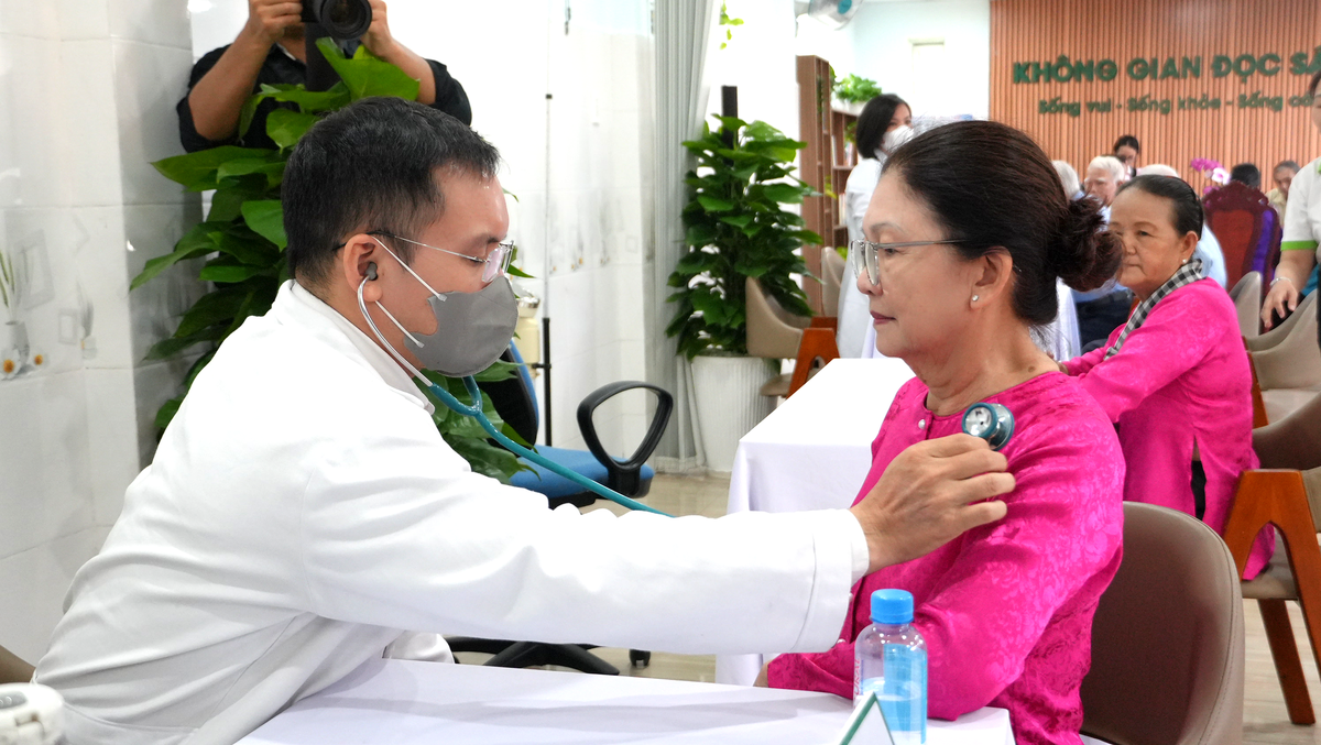 Ra mắt điểm sinh hoạt, chăm sóc sức khỏe người cao tuổi tại phường Thủ Dầu Một- Ảnh 8.