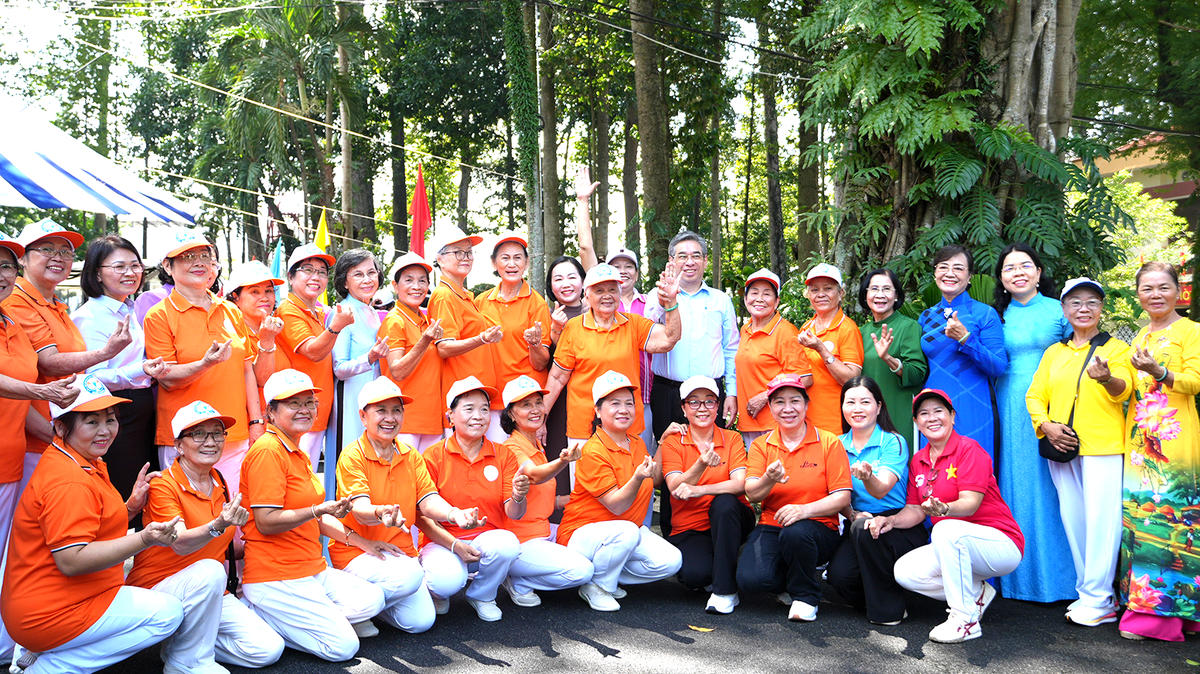 Ra mắt điểm sinh hoạt, chăm sóc sức khỏe người cao tuổi tại phường Thủ Dầu Một- Ảnh 9.