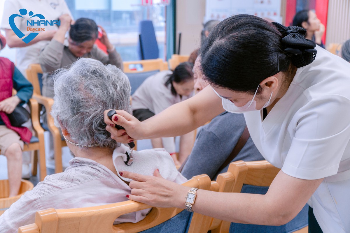 Xây dựng hệ sinh thái chăm sóc cho một Việt Nam già hóa - Ảnh 2.