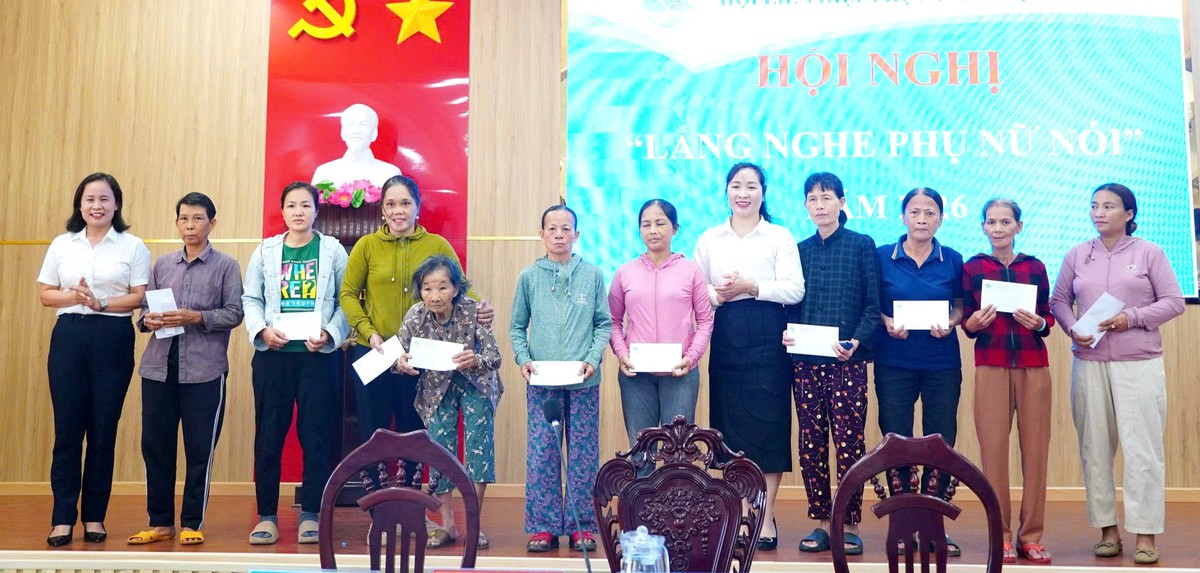 "Lắng nghe phụ nữ nói" từ những câu chuyện thôn xóm, gia đình và cuộc sống- Ảnh 4.