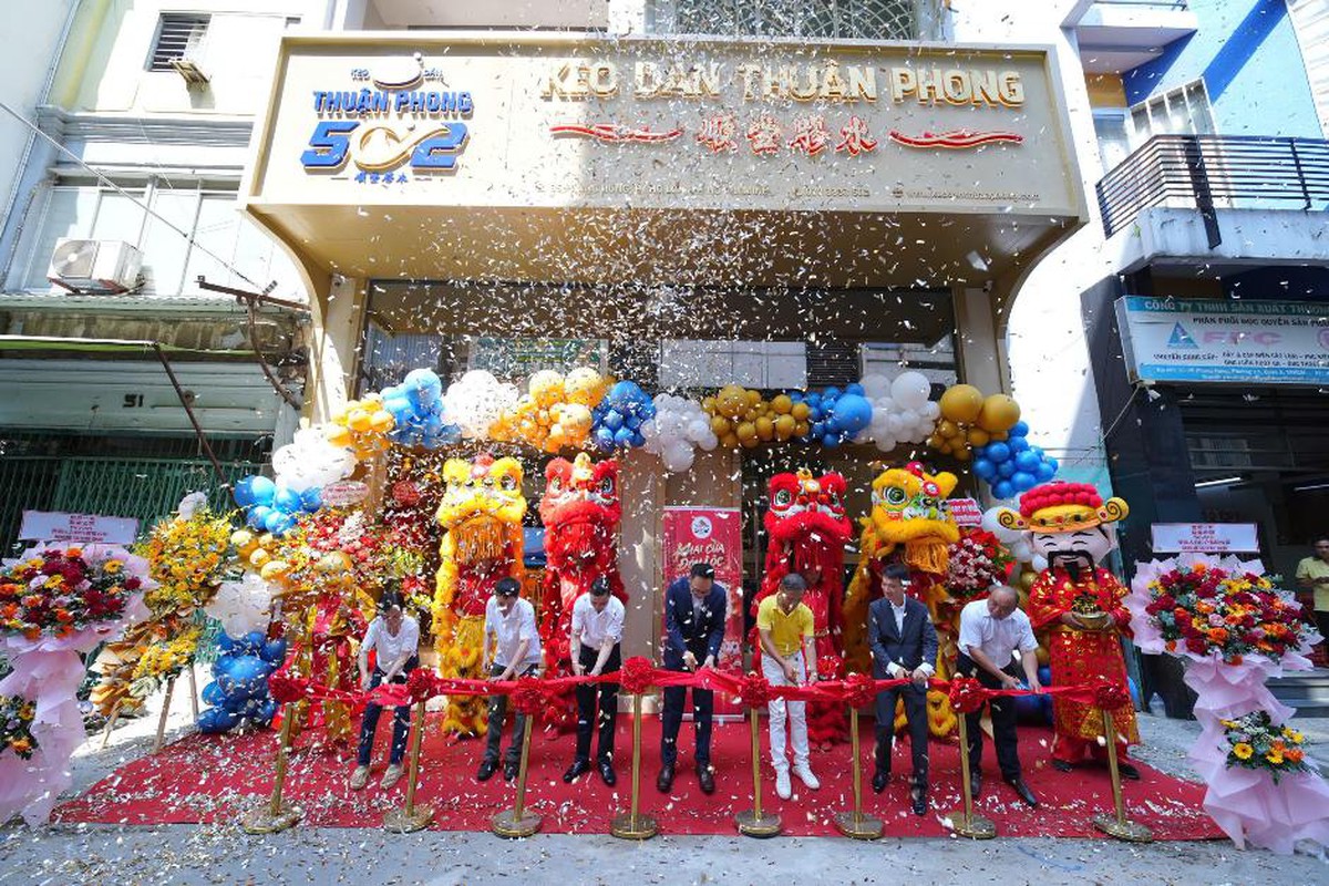 Ghé thăm cửa hàng trưng bày đầu tiên của Keo dán Thuận Phong tại Phùng Hưng, Chợ Lớn- Ảnh 3.