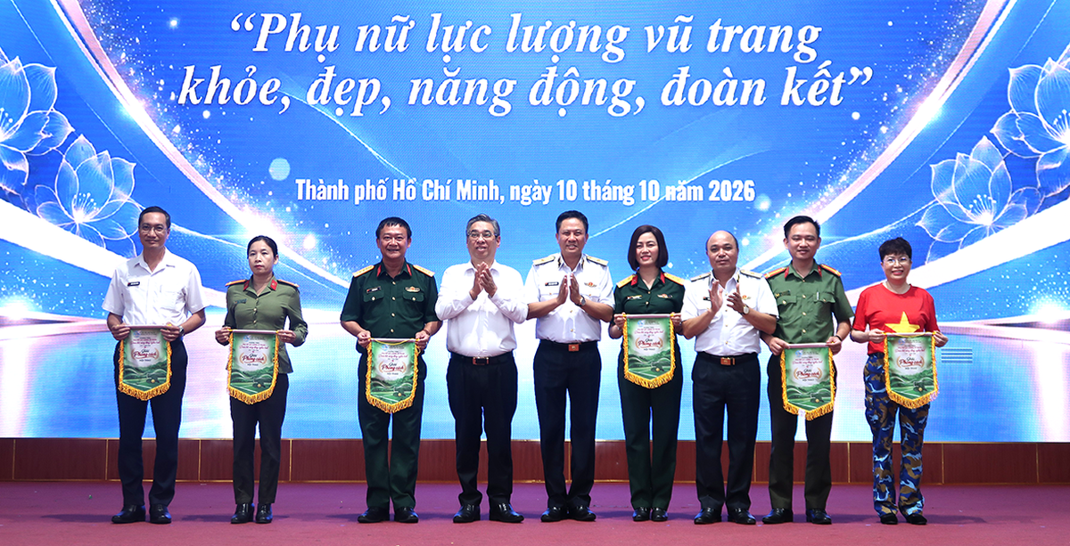 Phụ nữ lực lượng vũ trang TPHCM: Thi đua gắn với nghĩa tình - Ảnh 2.