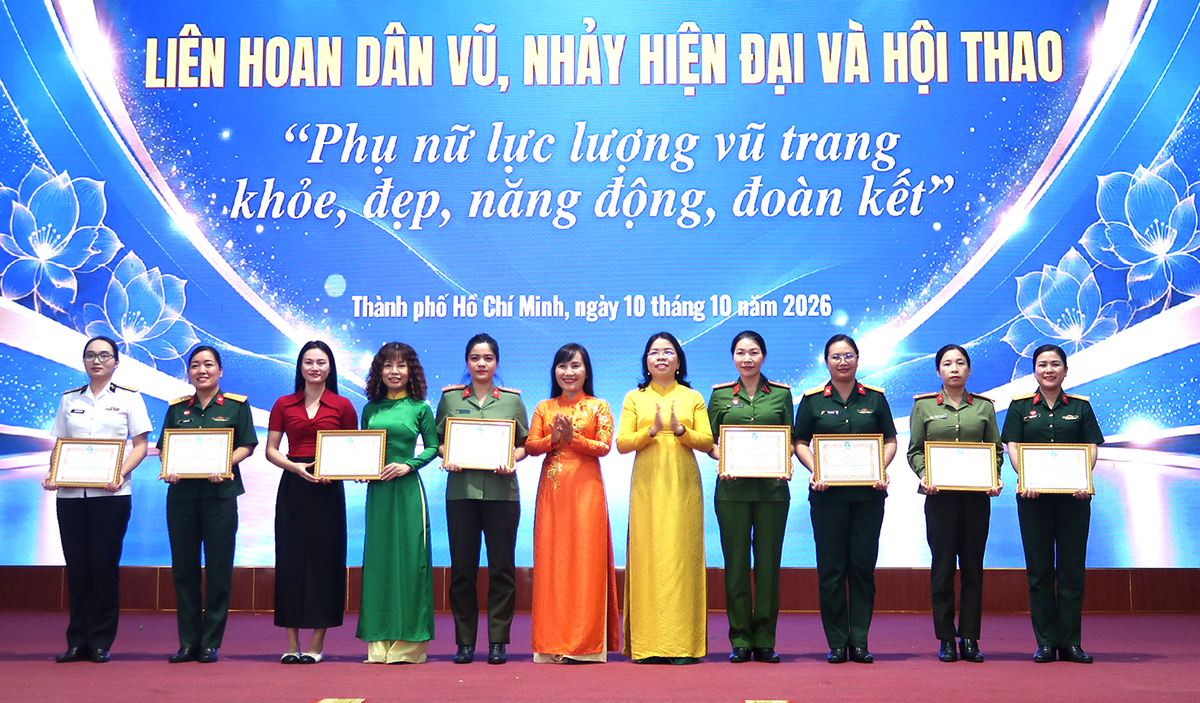 Phụ nữ lực lượng vũ trang TPHCM: Thi đua gắn với nghĩa tình - Ảnh 16.