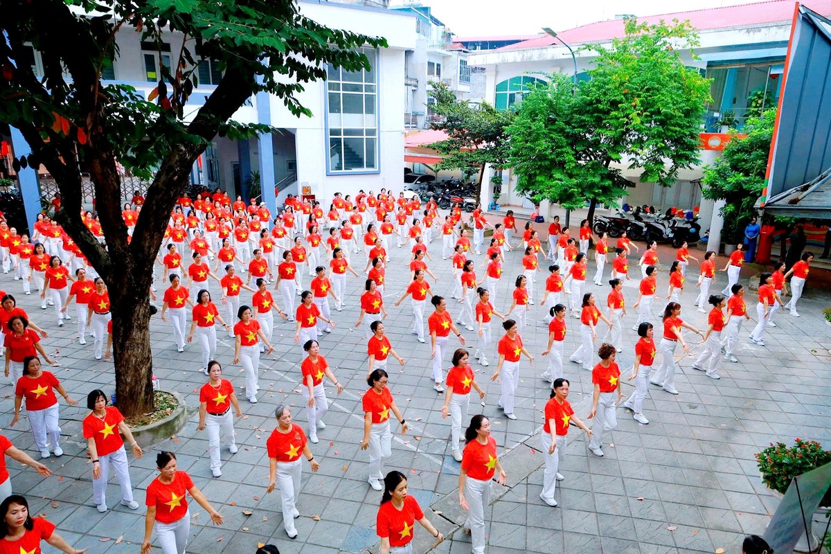 Hơn 30.000 phụ nữ Hà Nội đồng diễn dân vũ chào mừng Ngày Giải phóng Thủ đô- Ảnh 6.