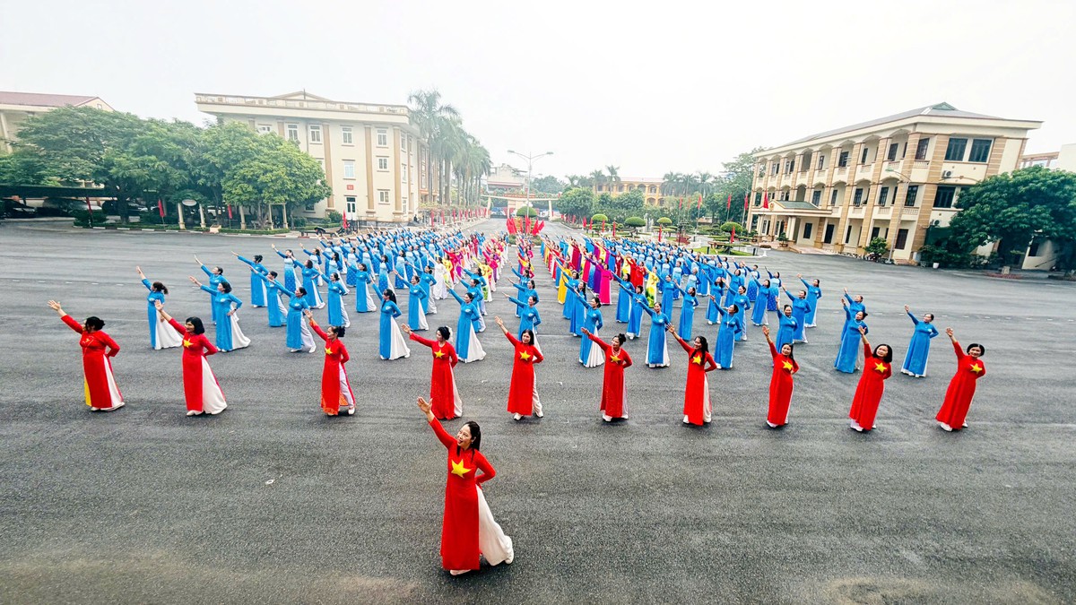 Hơn 30.000 phụ nữ Hà Nội đồng diễn dân vũ chào mừng Ngày Giải phóng Thủ đô- Ảnh 2.