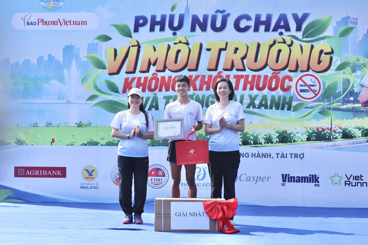 Vinh danh những vận động viên đoạt giải "chạy vì môi trường không khói thuốc"- Ảnh 2.