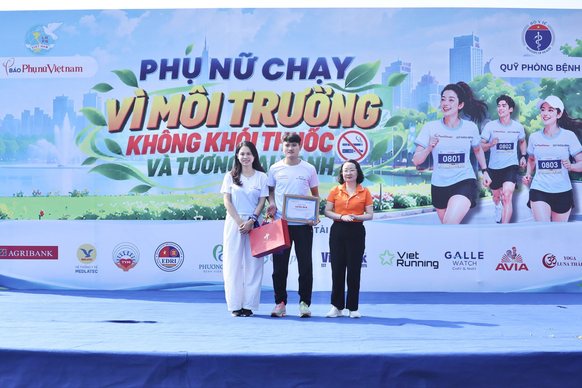 Vinh danh những vận động viên đoạt giải "chạy vì môi trường không khói thuốc"- Ảnh 4.