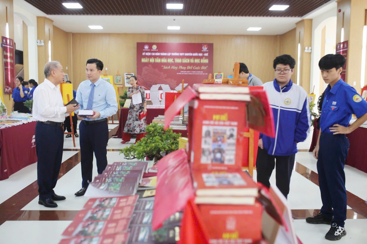 Đưa thư viện số về từng gia đình - Ảnh 1.