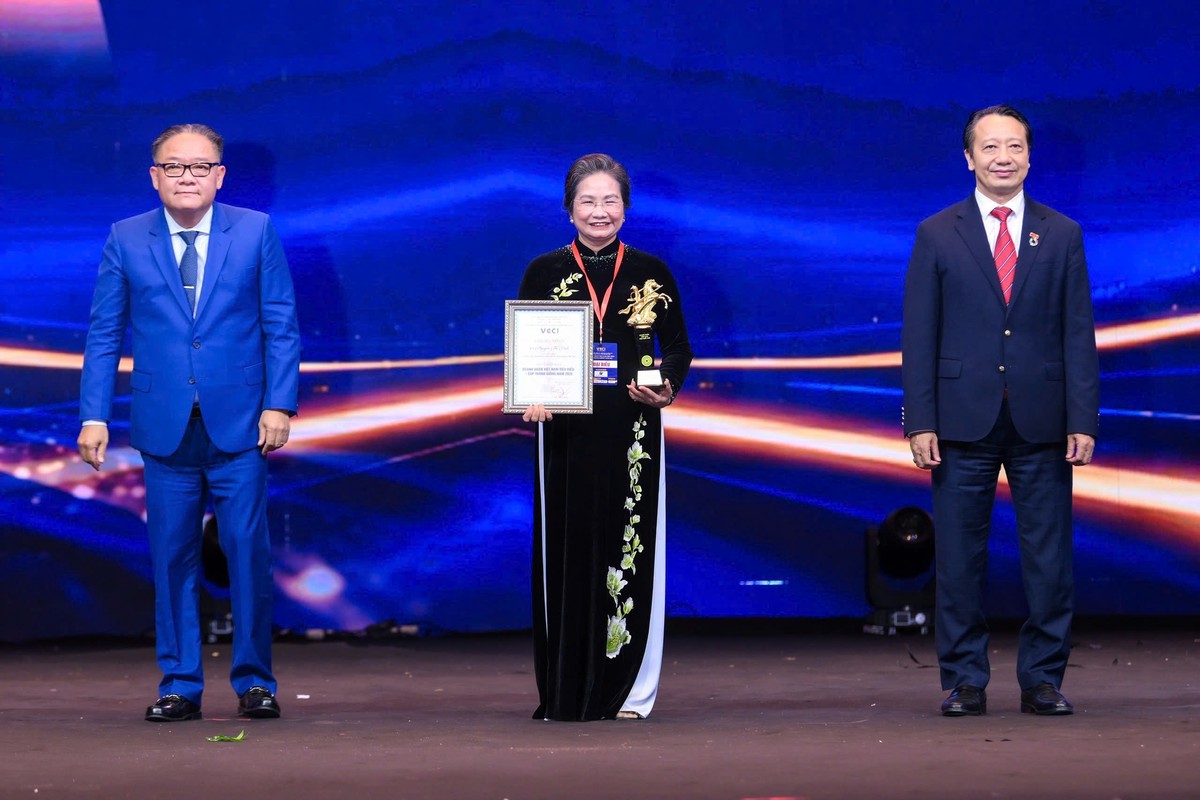 Chủ tịch HĐQT Thái Hưng - Nguyễn Thị Vinh được tôn vinh Doanh nhân Việt Nam tiêu biểu - Cúp Thánh Gióng năm 2026 - Ảnh 1.