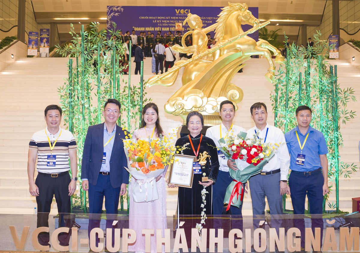Chủ tịch HĐQT Thái Hưng - Nguyễn Thị Vinh được tôn vinh Doanh nhân Việt Nam tiêu biểu - Cúp Thánh Gióng năm 2026 - Ảnh 2.