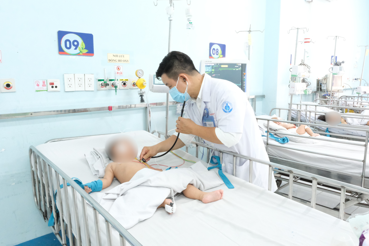 VNVC nỗ lực tiêm hơn 100.000 liều vắc xin phòng bệnh tay chân miệng cho trẻ sau nửa tháng   - Ảnh 2.