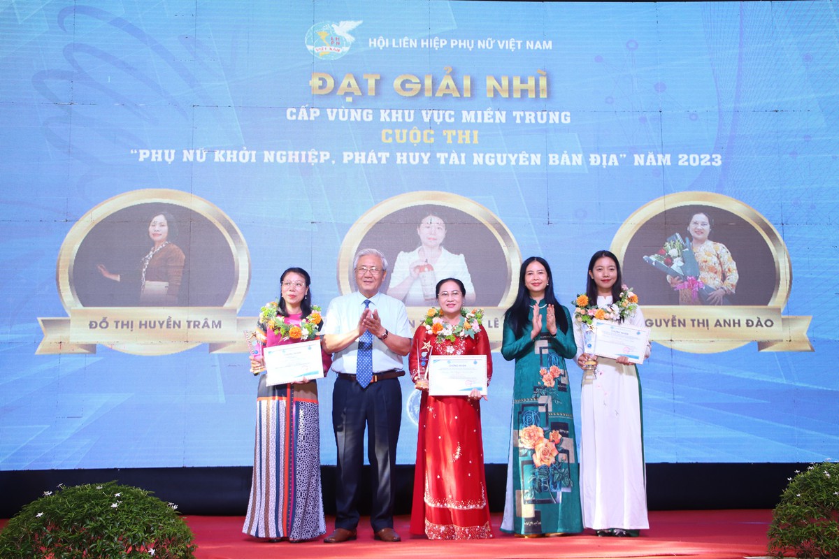 Từ kinh nghiệm quản lý kinh tế đến những đóng góp cho phong trào phụ nữ - Ảnh 2.