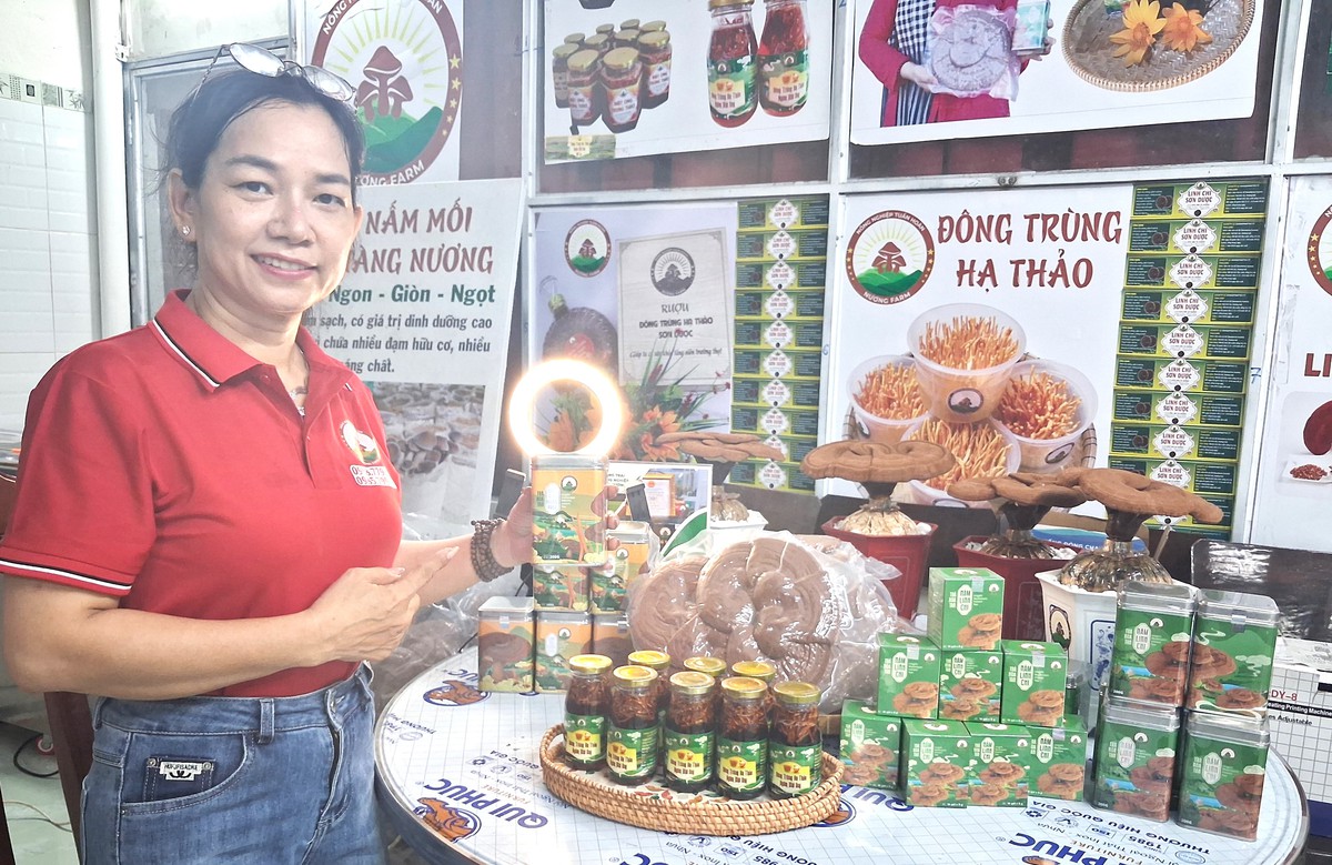 Phụ nữ nông thôn không đứng ngoài nền kinh tế số - Ảnh 2.