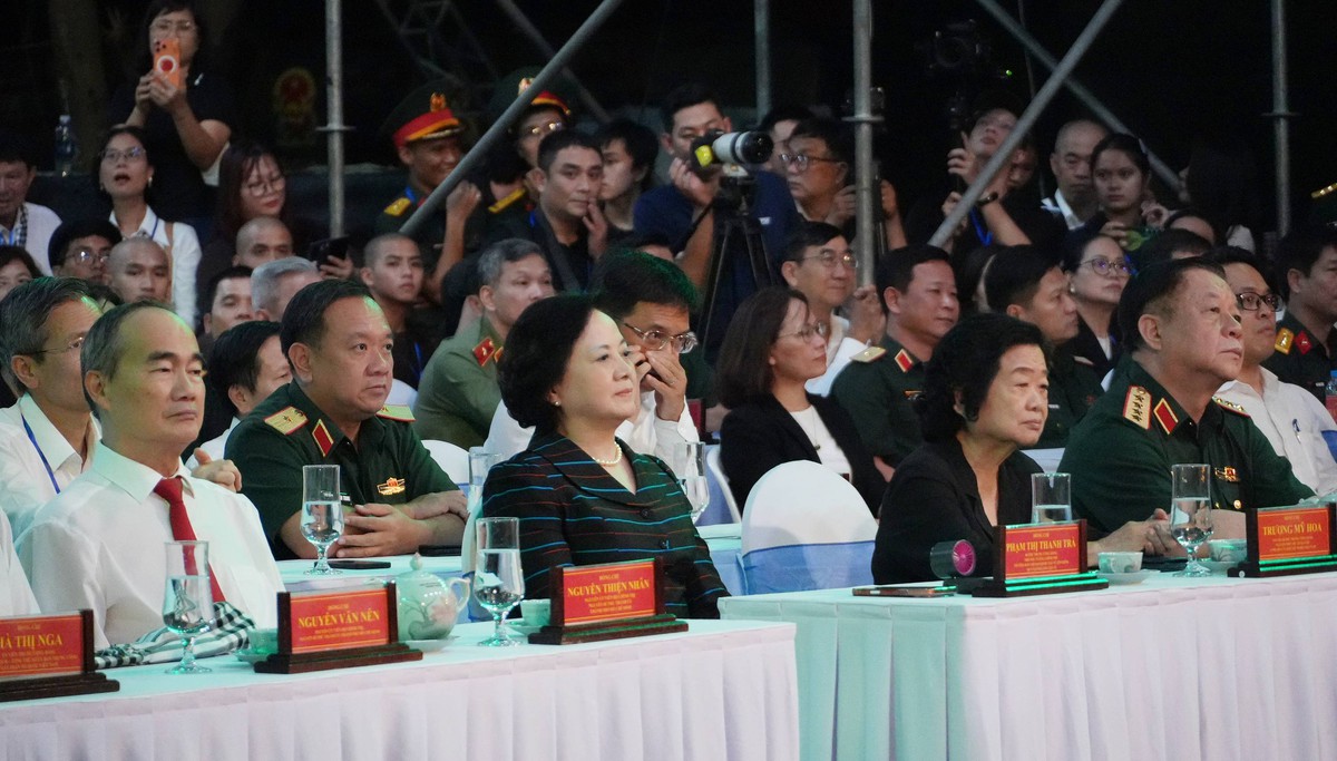 Xúc động "Khúc tri ân" tưởng nhớ các Anh hùng liệt sĩ - Ảnh 1.
