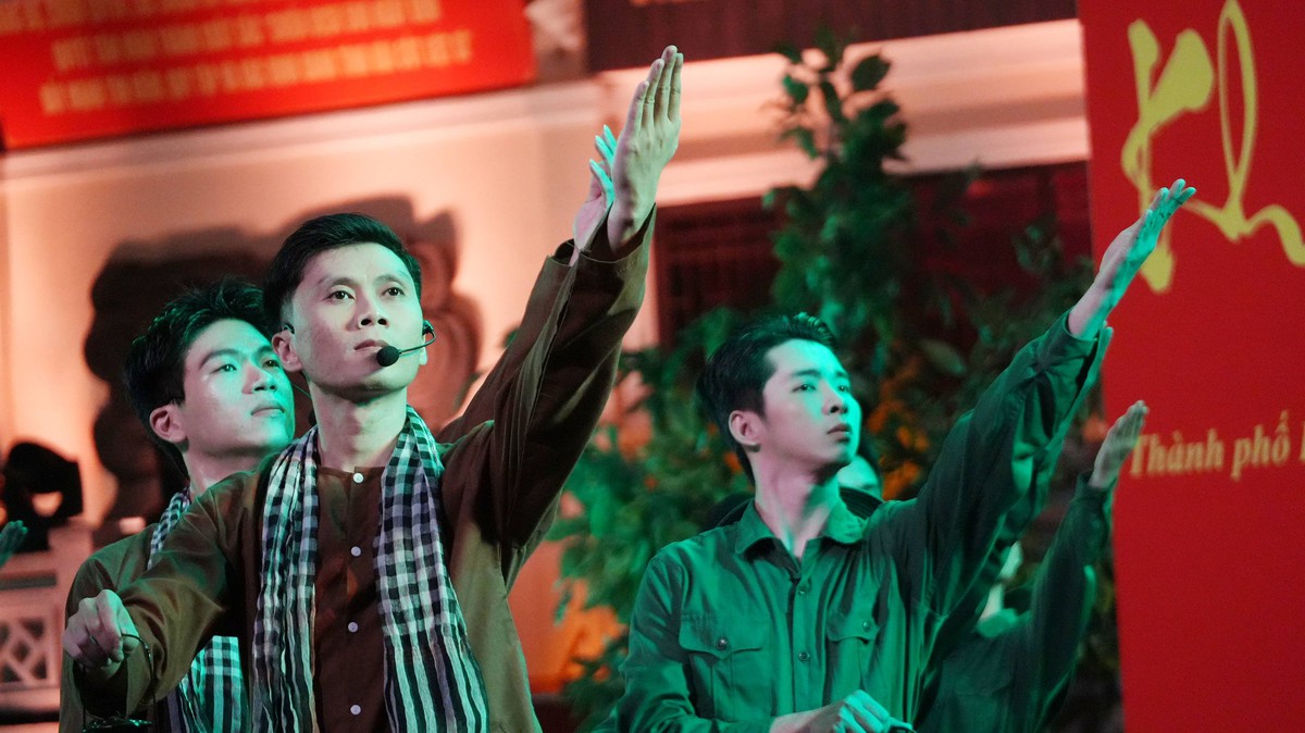 Xúc động "Khúc tri ân" tưởng nhớ các Anh hùng liệt sĩ - Ảnh 11.