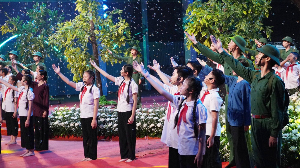 Xúc động "Khúc tri ân" tưởng nhớ các Anh hùng liệt sĩ - Ảnh 7.