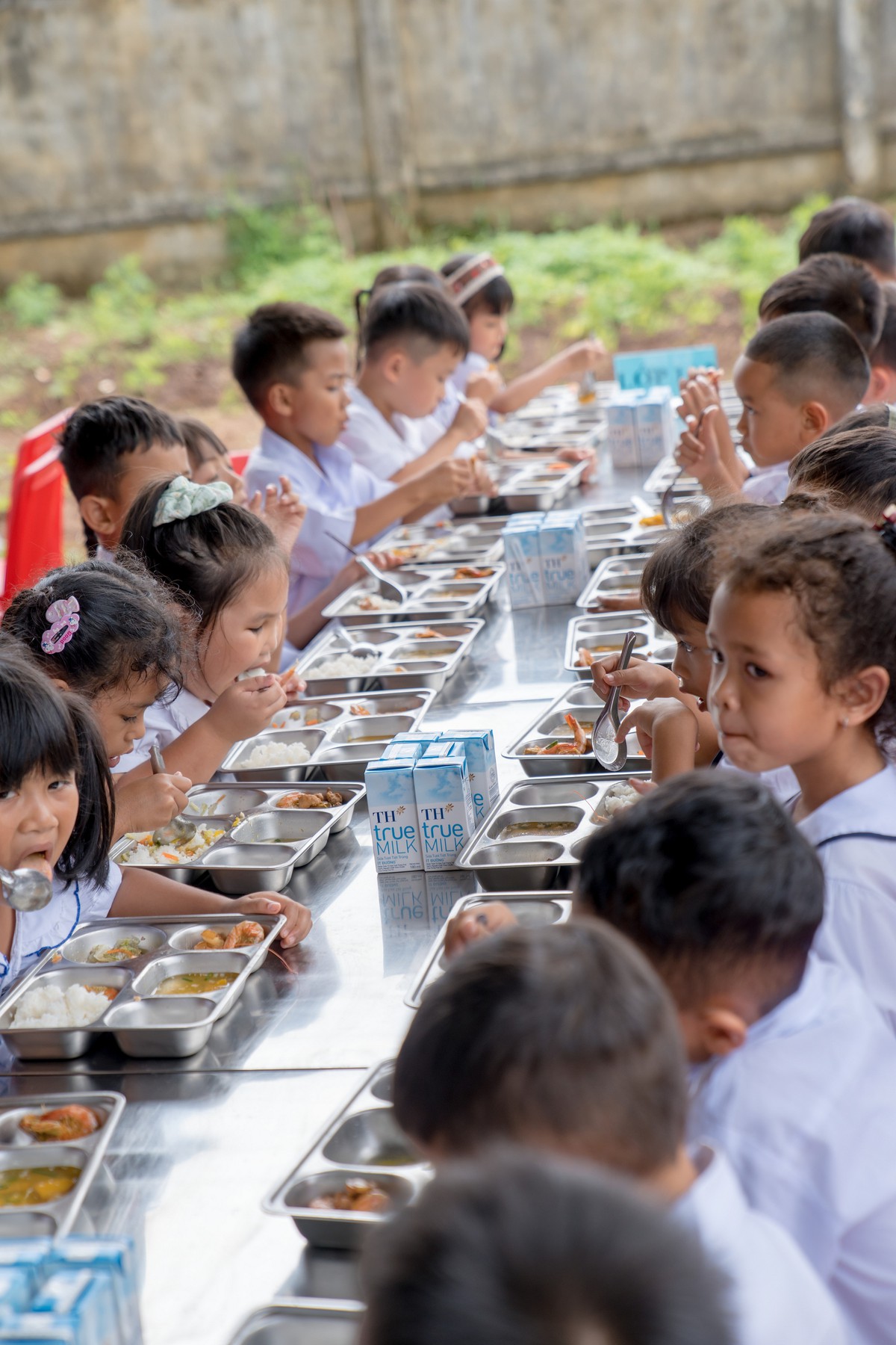 Bữa ăn đủ đầy, nuôi dưỡng những ước mơ - Ảnh 12.