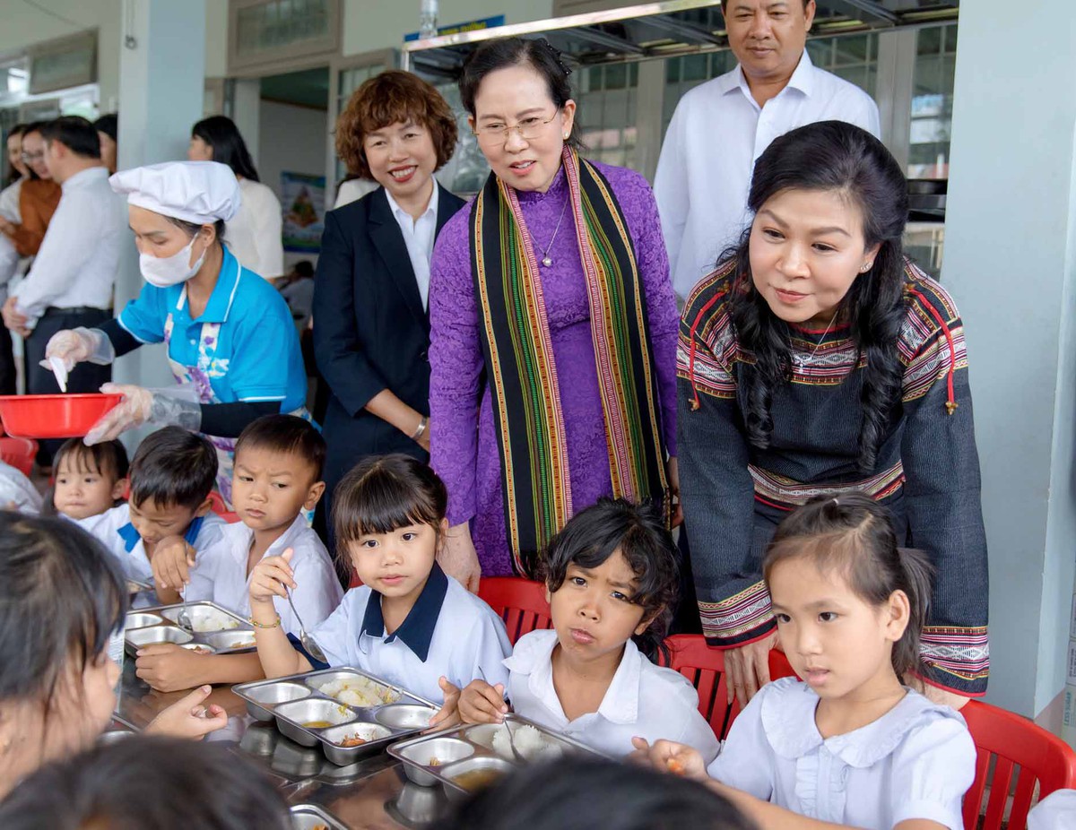 Bữa ăn đủ đầy, nuôi dưỡng những ước mơ - Ảnh 6.