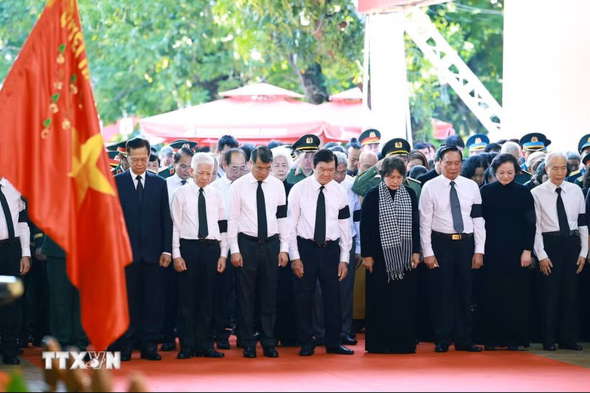 Thủ tướng dự lễ viếng, truy điệu 731 liệt sỹ được quy tập tại công viên Lê Thị Riêng về an táng tại Nghĩa trang liệt sỹ TP Hồ Chí Minh - Ảnh 1.