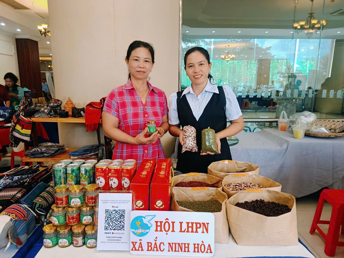100 gian hàng mang khát vọng khởi nghiệp của phụ nữ Khánh Hòa - Ảnh 2.