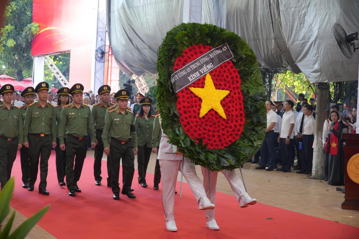Trang nghiêm và xúc động Lễ viếng, truy điệu và an táng 731 hài cốt liệt sĩ tại Công viên Lê Thị Riêng- Ảnh 8.