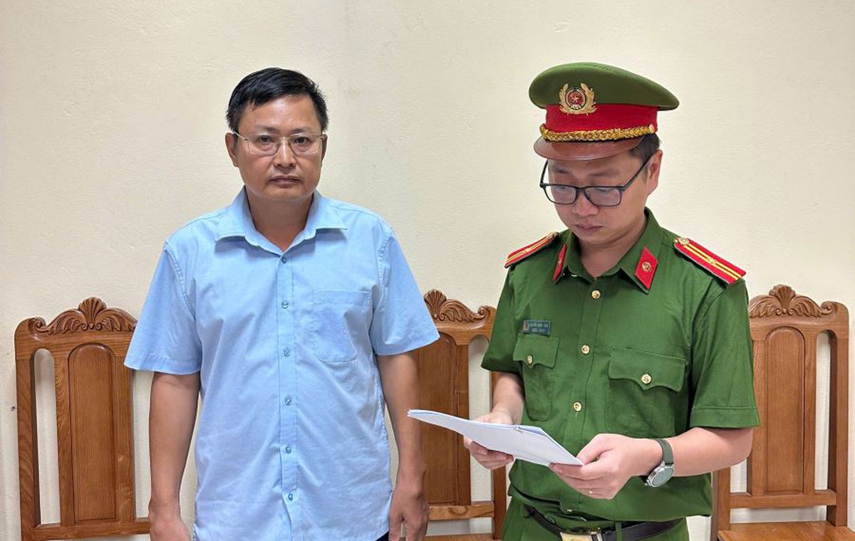 Khởi tố nguyên Chủ tịch UBND xã bán trái phép đất công, trụ sở làm việc - Ảnh 1.