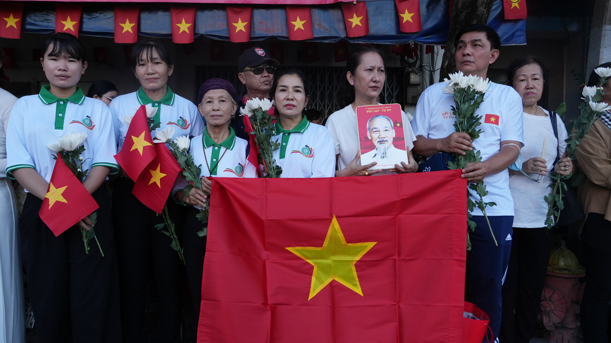 Trang nghiêm và xúc động Lễ viếng, truy điệu và an táng 731 hài cốt liệt sĩ tại Công viên Lê Thị Riêng- Ảnh 15.