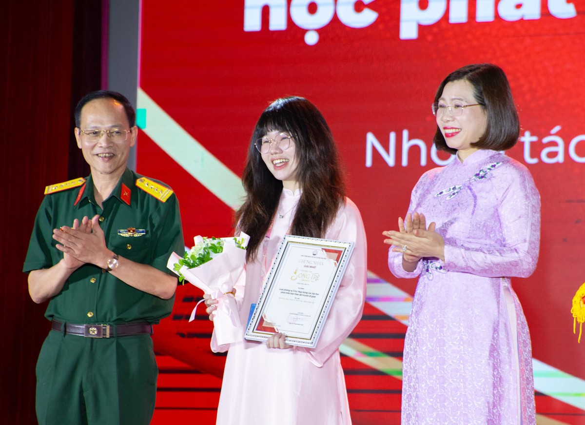 Vinh danh các tác giả, nhóm tác giả đoạt Giải Báo chí Sóng trẻ lần thứ XI - Ảnh 2.