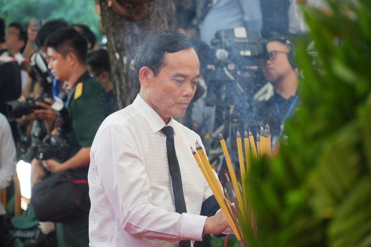 Trang nghiêm và xúc động Lễ viếng, truy điệu và an táng 731 hài cốt liệt sĩ tại Công viên Lê Thị Riêng- Ảnh 9.