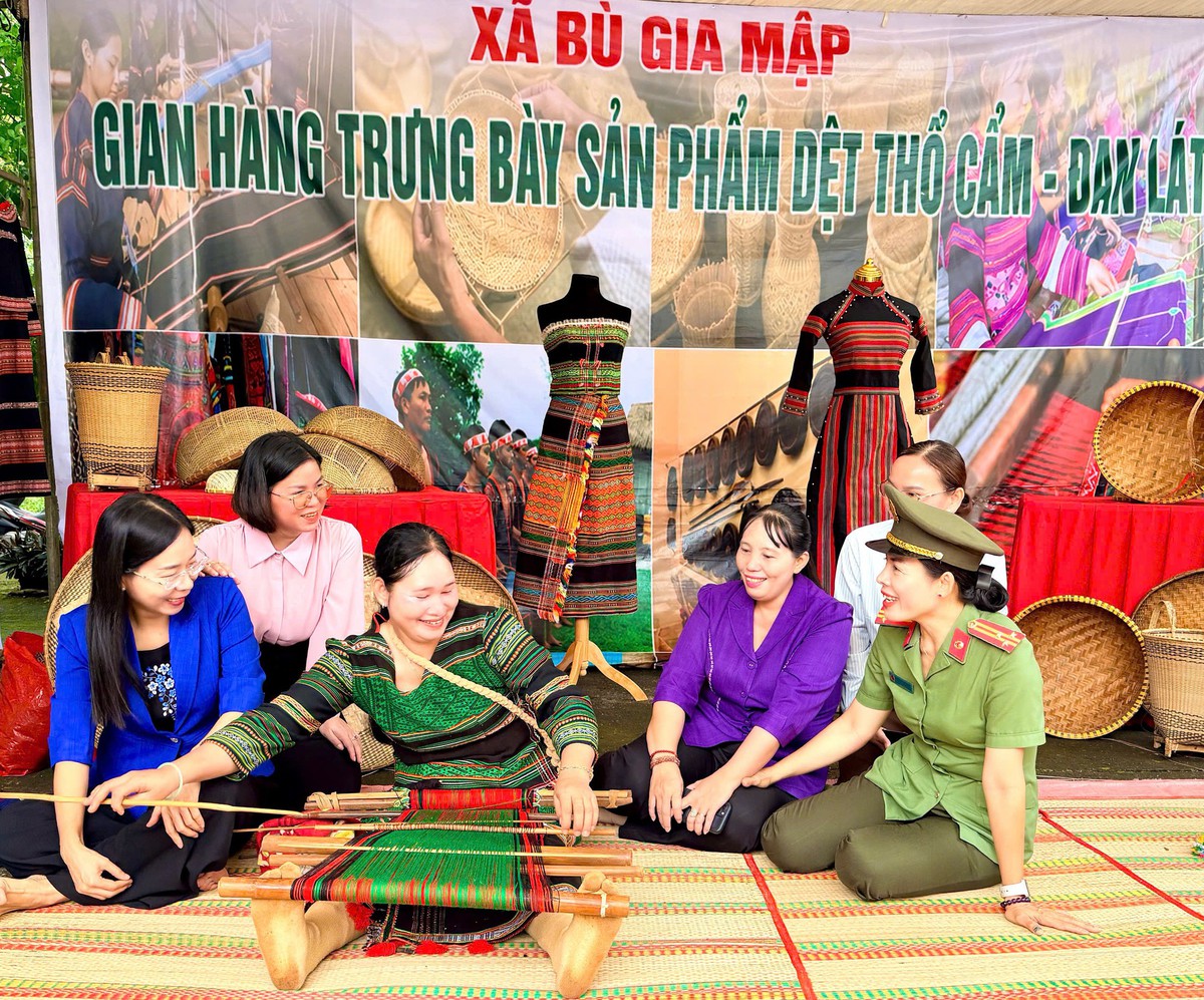 Nữ thượng tá Công an được trao Giải thưởng Nguyễn Thị Định 2026- Ảnh 2.