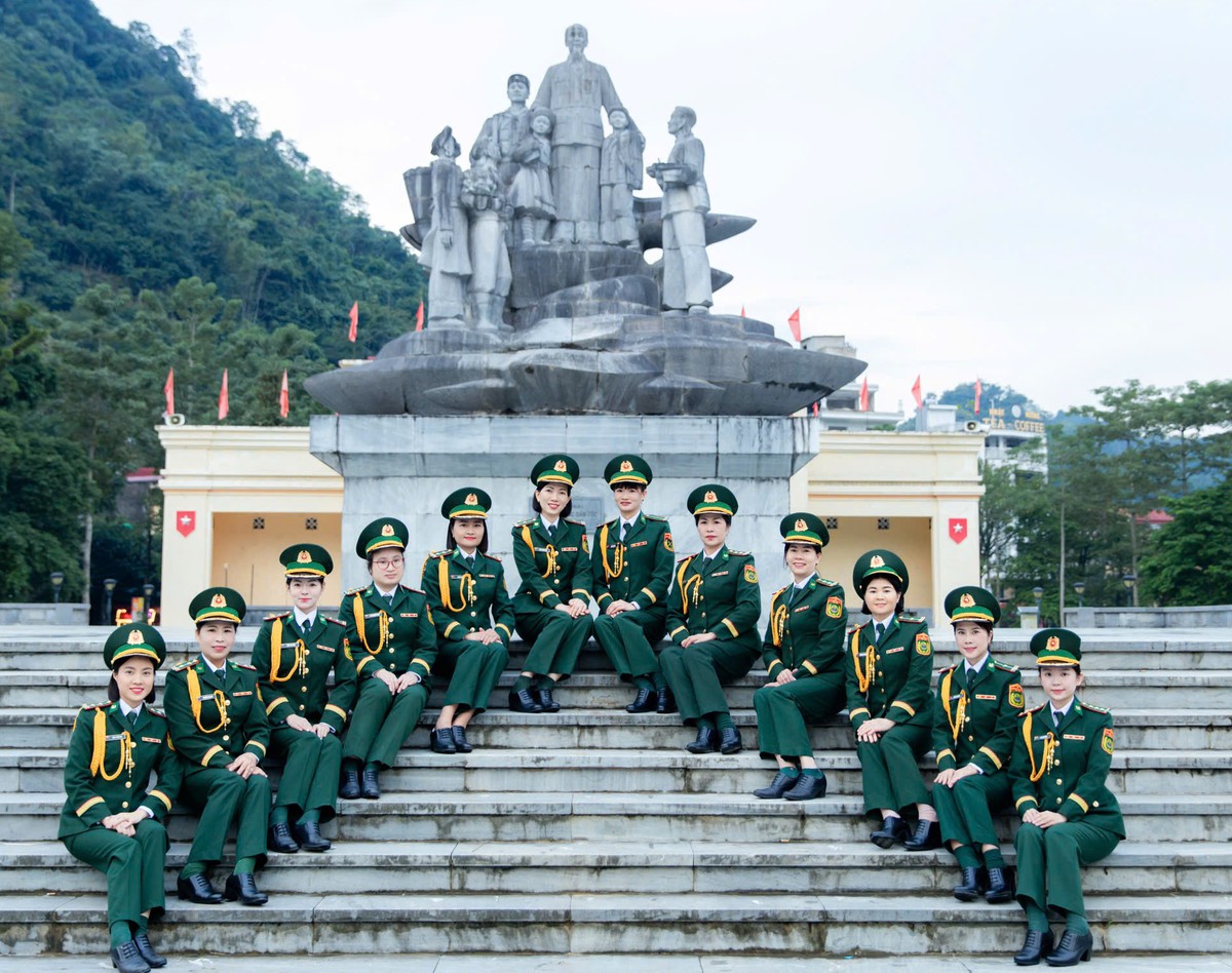Tôn vinh những "bông hoa thép" nơi địa đầu Tổ quốc- Ảnh 3.
