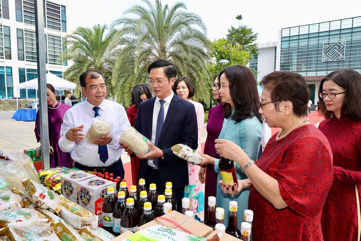 Hội Liên hiệp Phụ nữ Hải Phòng cùng Đảng bộ, quân và dân viết lên những trang sử vẻ vang của “Thành phố Cảng anh hùng – Xứ Đông văn hiến” - Ảnh 5.