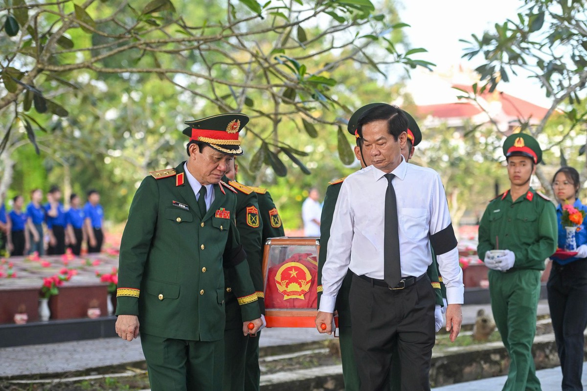 Cần Thơ: Trang trọng lễ truy điệu và an táng 120 hài cốt liệt sĩ - Ảnh 3.