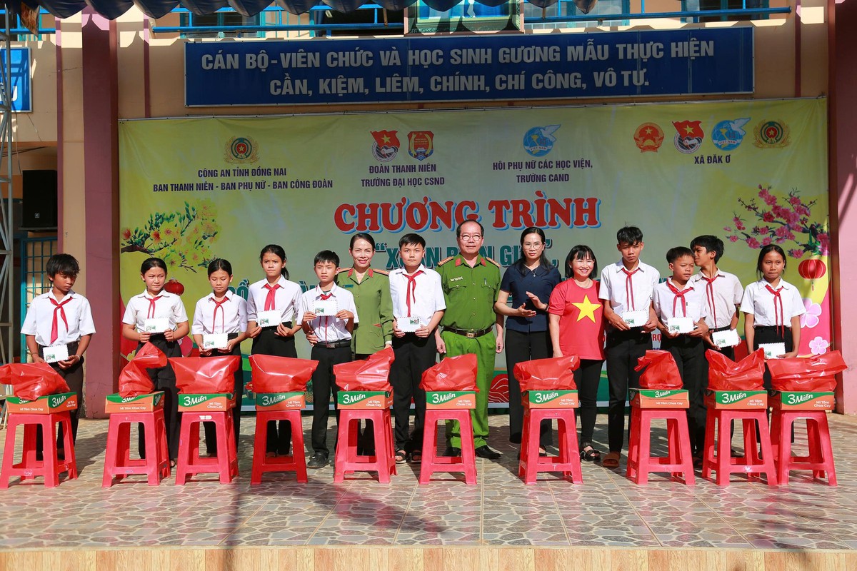 Nữ thượng tá Công an được trao Giải thưởng Nguyễn Thị Định 2026- Ảnh 5.
