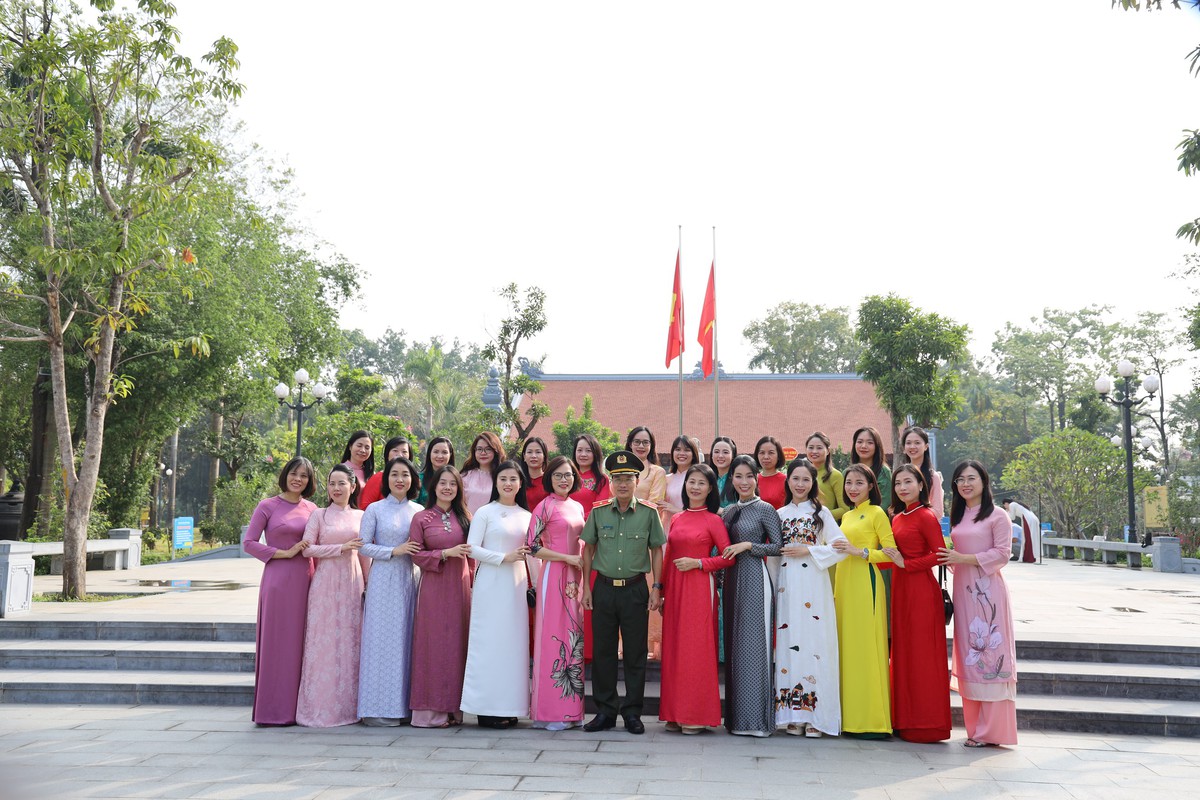 Cụm thi đua số 1 Bộ Công an gặp mặt nhân kỷ niệm Ngày Phụ nữ Việt Nam 20/10- Ảnh 6.