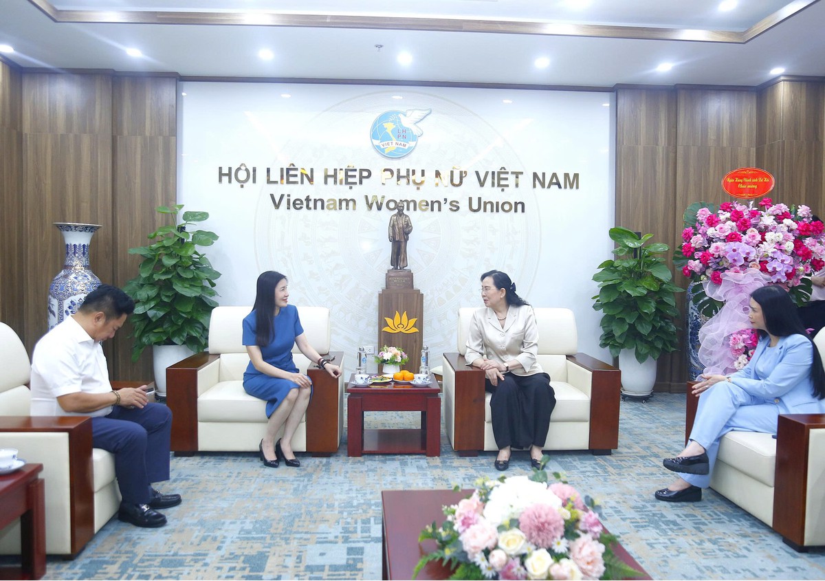 Ngân hàng Chính sách xã hội chúc mừng 96 năm thành lập Hội LHPN Việt Nam- Ảnh 1.