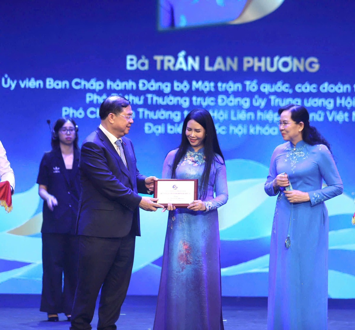 Phó Chủ tịch Thường trực Hội LHPN Việt Nam Trần Lan Phương được trao Giải thưởng Nguyễn Thị Định- Ảnh 2.