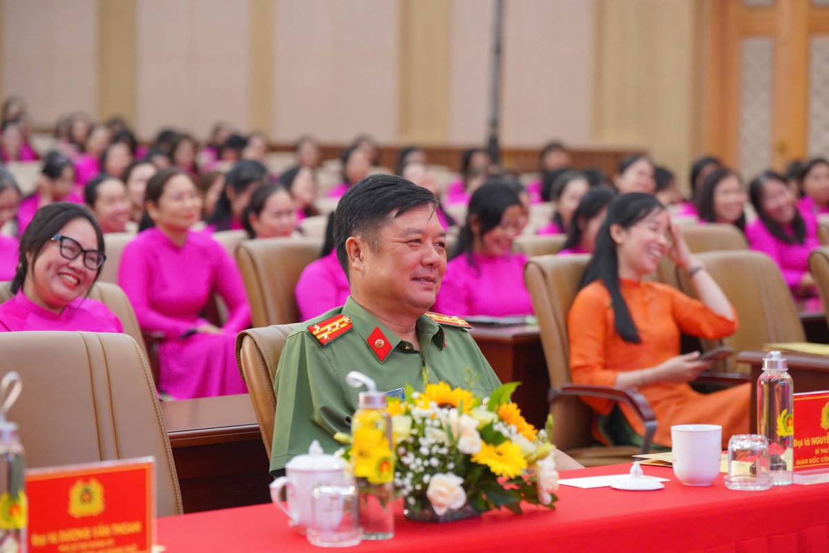 Phụ nữ Công an TP Huế phát huy truyền thống, vững bước trong thời kỳ mới- Ảnh 1.