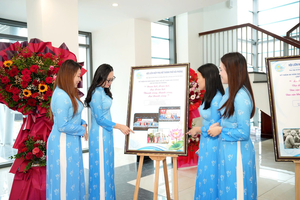 Khai mạc triển lãm ảnh "Bác Hồ với phụ nữ Hải Phòng" - Ảnh 3.