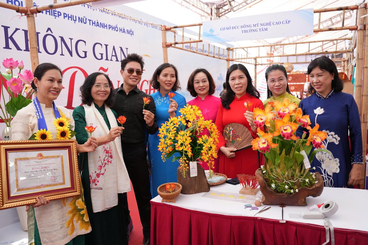 Nữ nghệ nhân Hà Nội tìm cách đưa nghề truyền thống đến gần thị trường số- Ảnh 2.